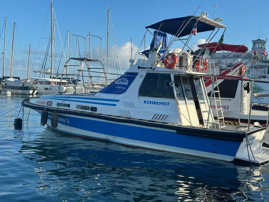 Lancha RC2 Offshore III